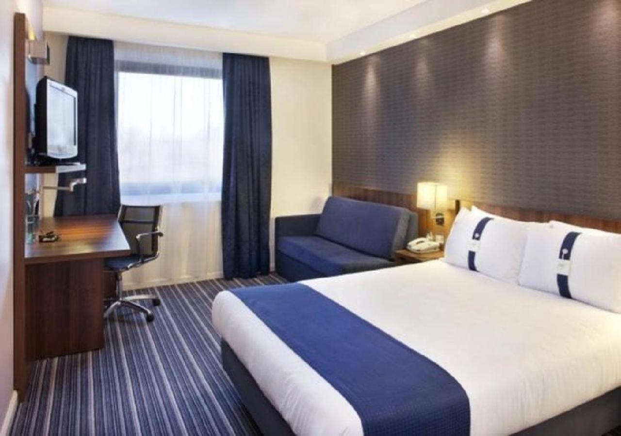 Holiday Inn Express Colchester, An Ihg Hotel Bagian luar foto