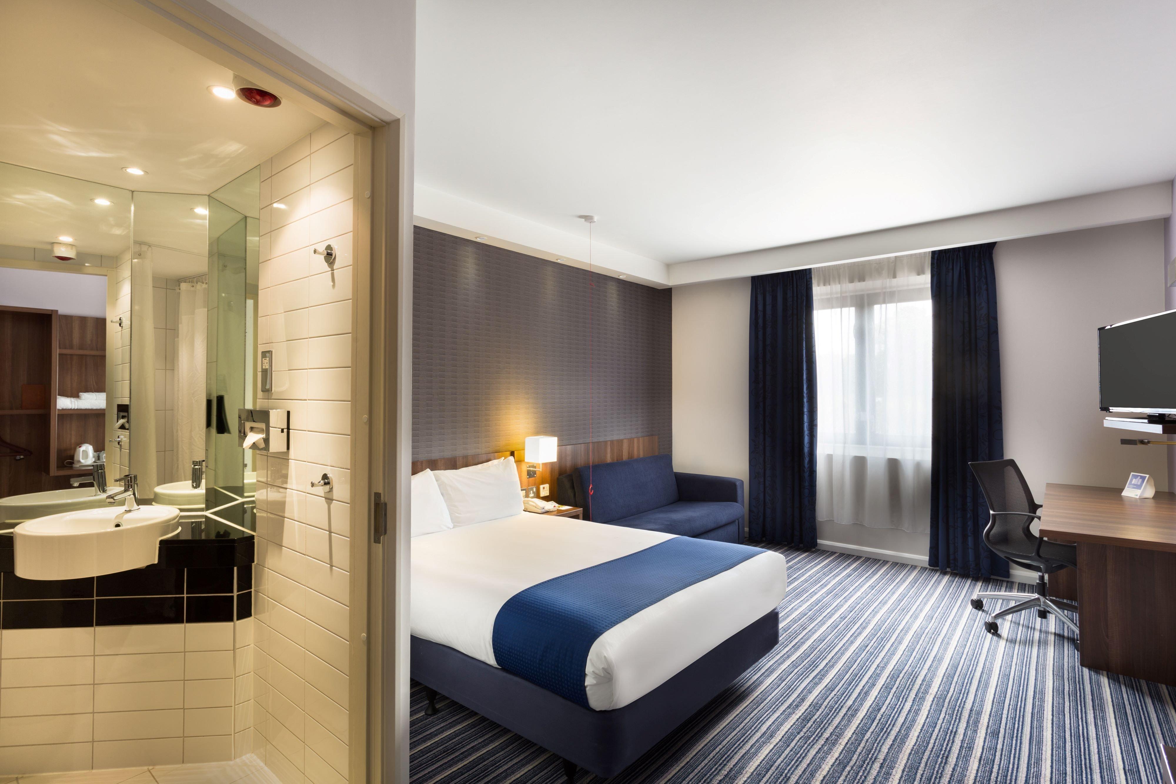 Holiday Inn Express Colchester, An Ihg Hotel Bagian luar foto