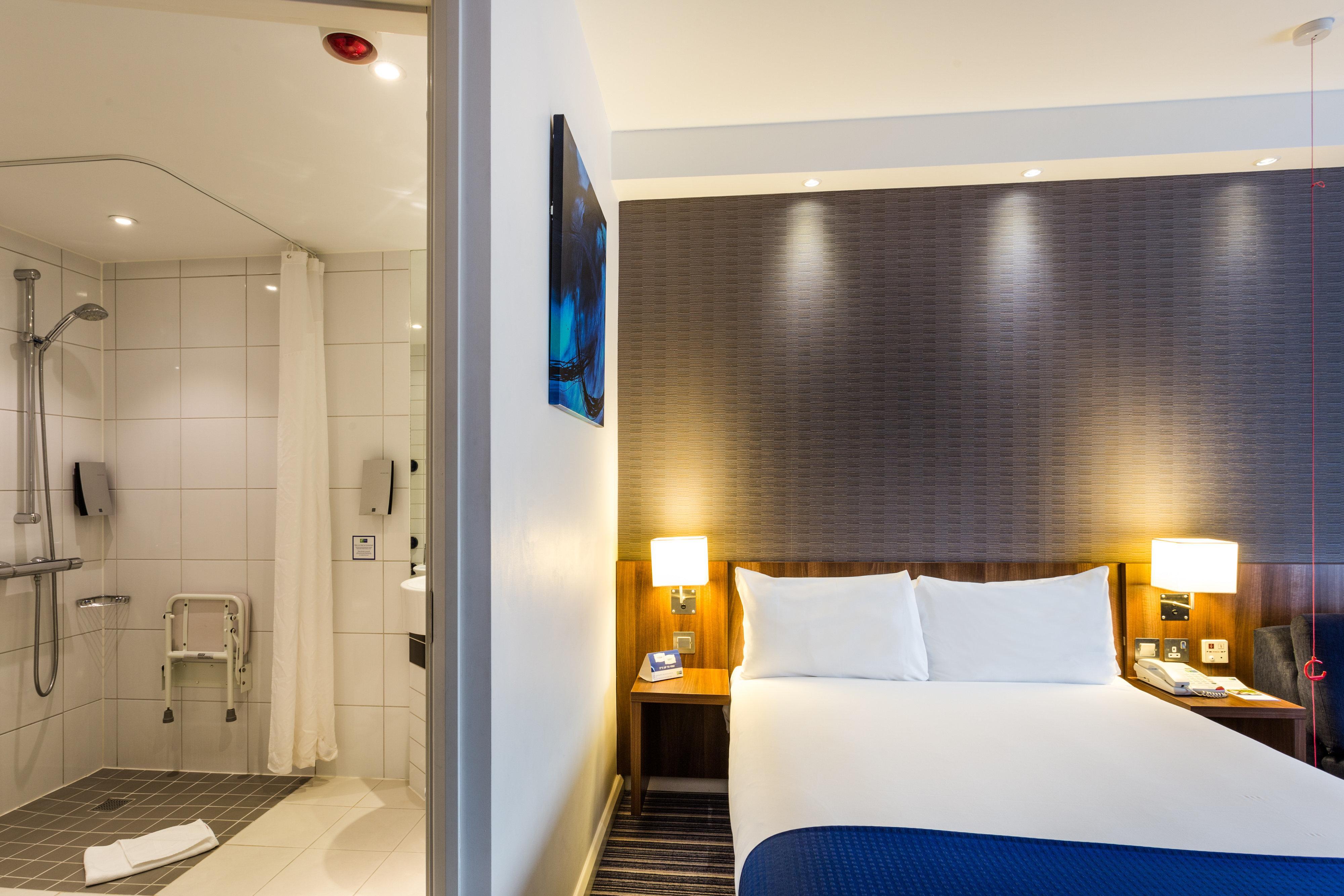 Holiday Inn Express Colchester, An Ihg Hotel Bagian luar foto