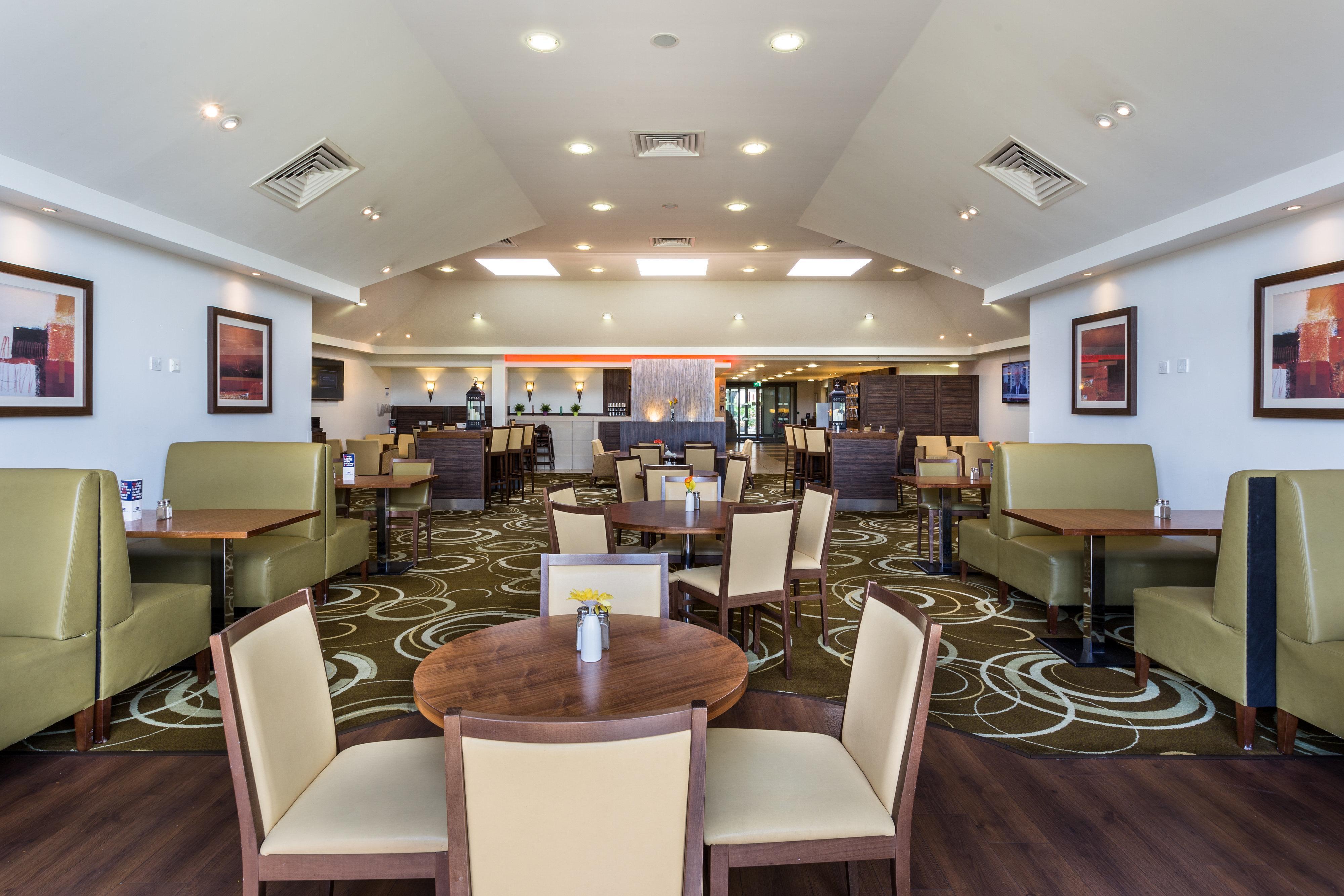 Holiday Inn Express Colchester, An Ihg Hotel Bagian luar foto