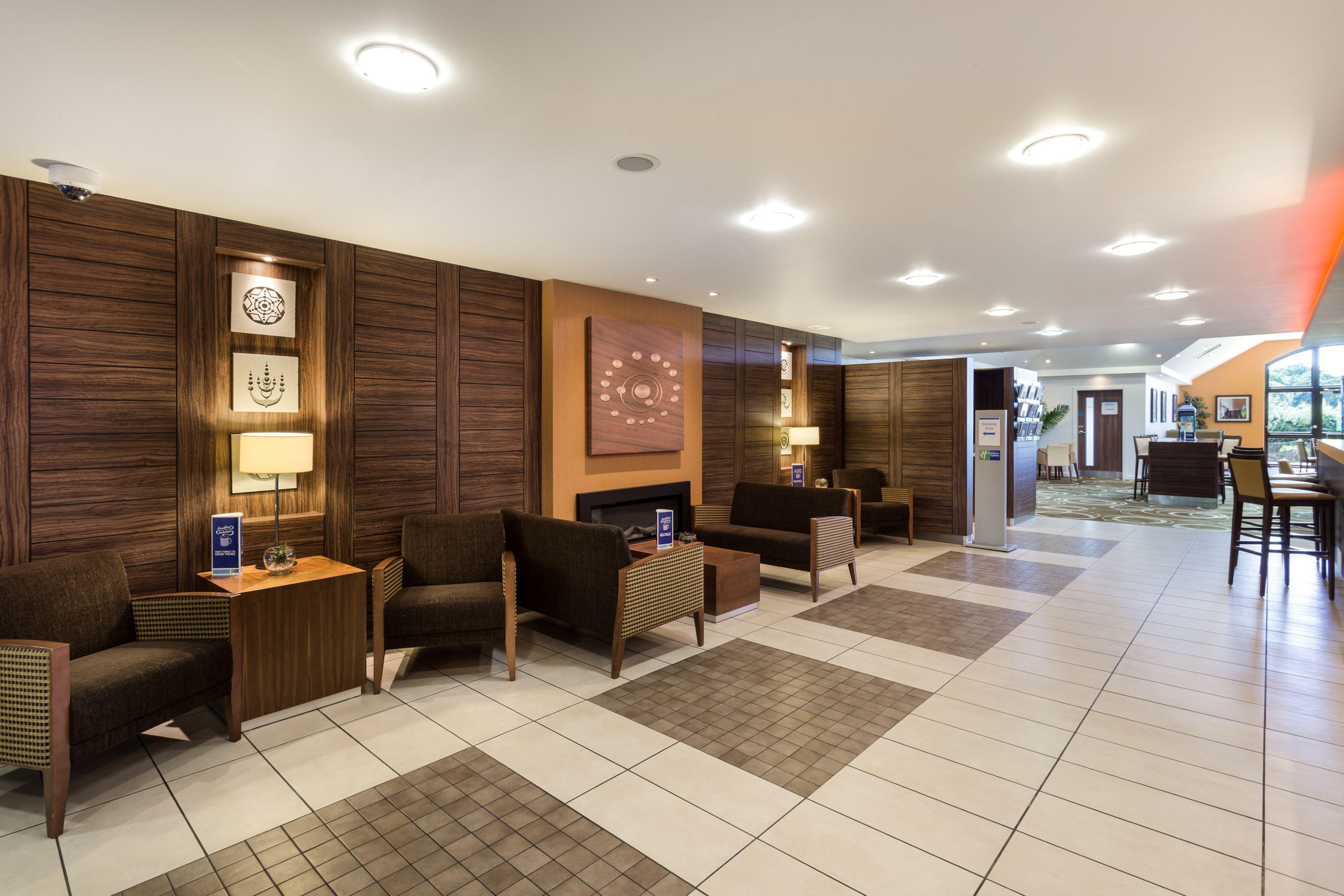 Holiday Inn Express Colchester, An Ihg Hotel Bagian luar foto