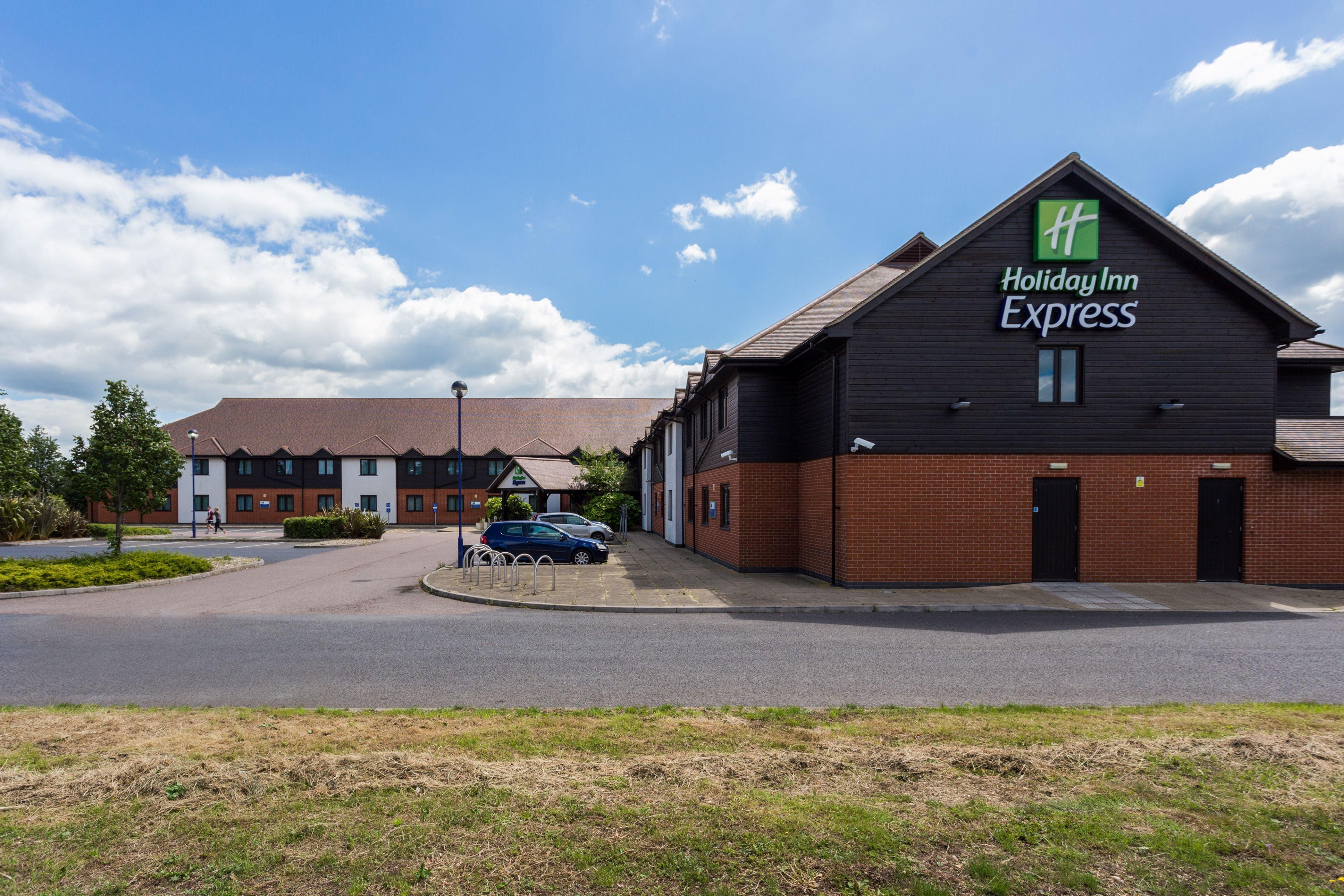 Holiday Inn Express Colchester, An Ihg Hotel Bagian luar foto