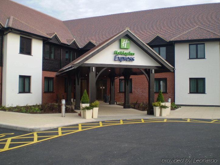 Holiday Inn Express Colchester, An Ihg Hotel Bagian luar foto