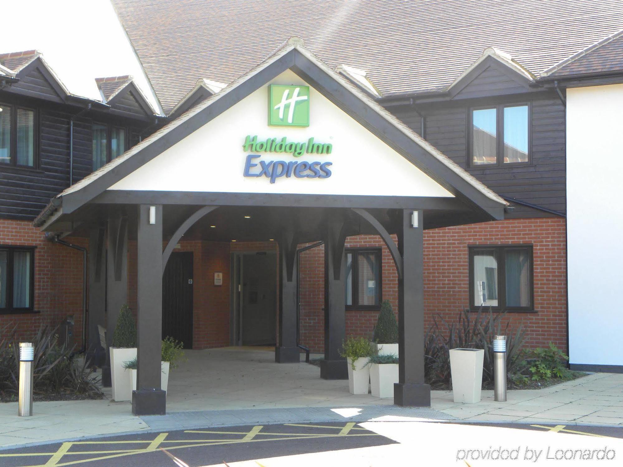 Holiday Inn Express Colchester, An Ihg Hotel Bagian luar foto