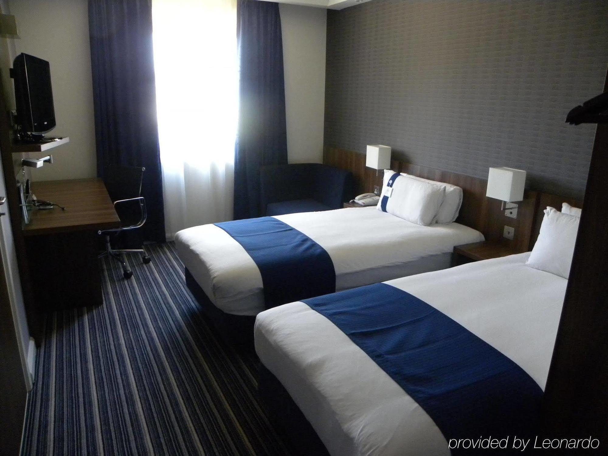 Holiday Inn Express Colchester, An Ihg Hotel Bagian luar foto